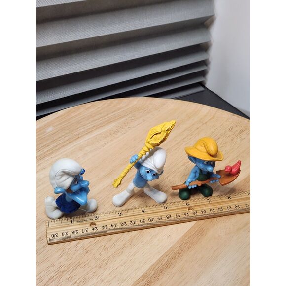 McDonald Smurf Toy Figurines 2011 - Picture 5 of 5